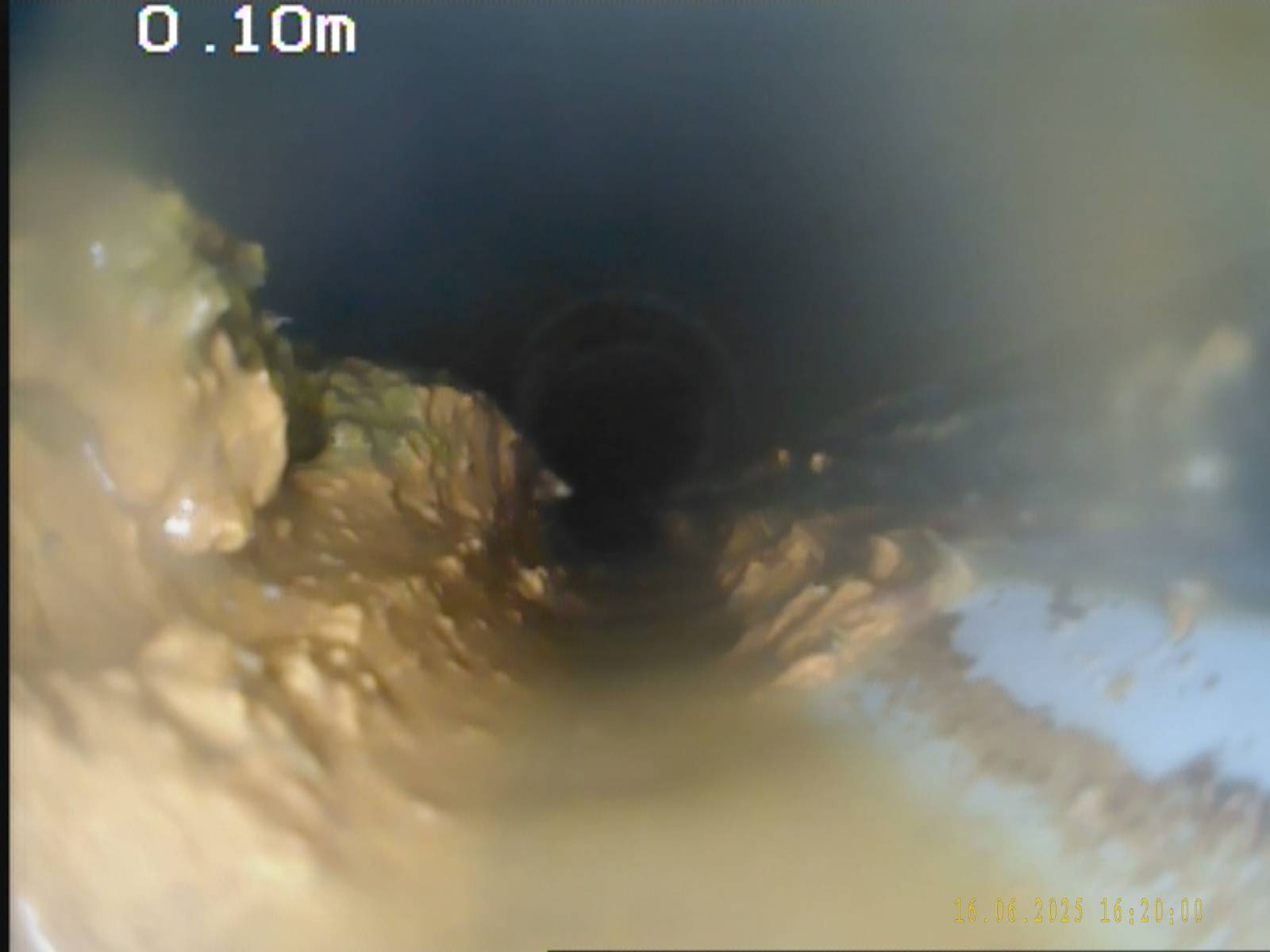 Pourquoi l’eau stagne dans vos canalisations ? Exemple d’intervention réelle à Provins